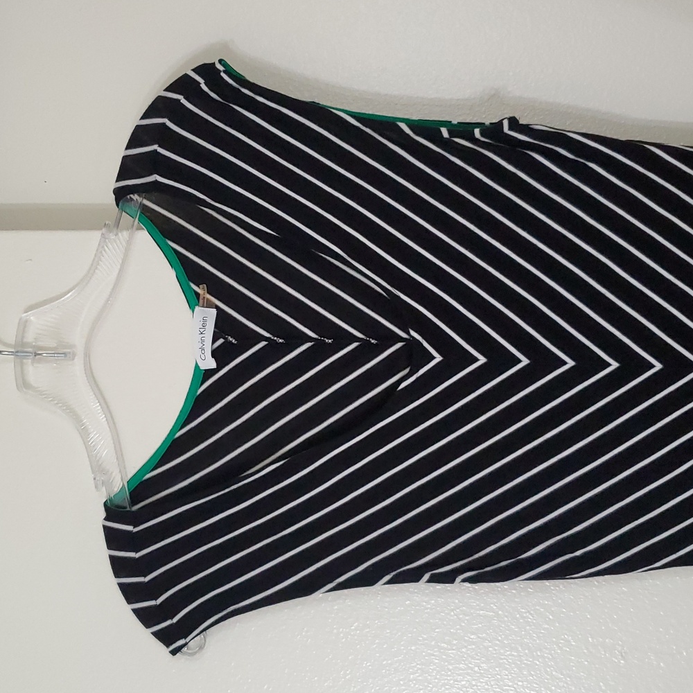 Calvin Klein Black And White Striped Dress. Size 2 - Picture 3 of 8